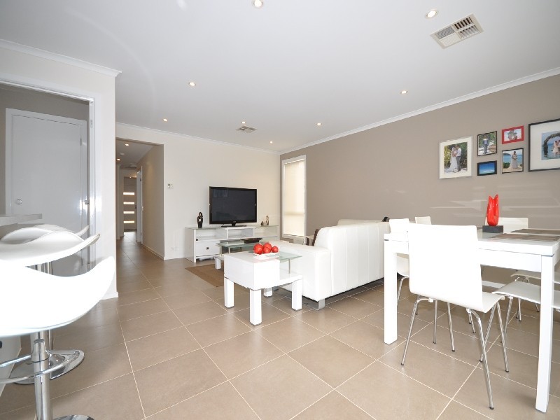 9 Lakeside Drive, Andrews Farm SA 5114