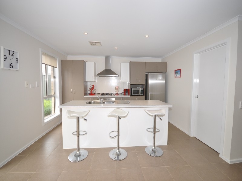 9 Lakeside Drive, Andrews Farm SA 5114