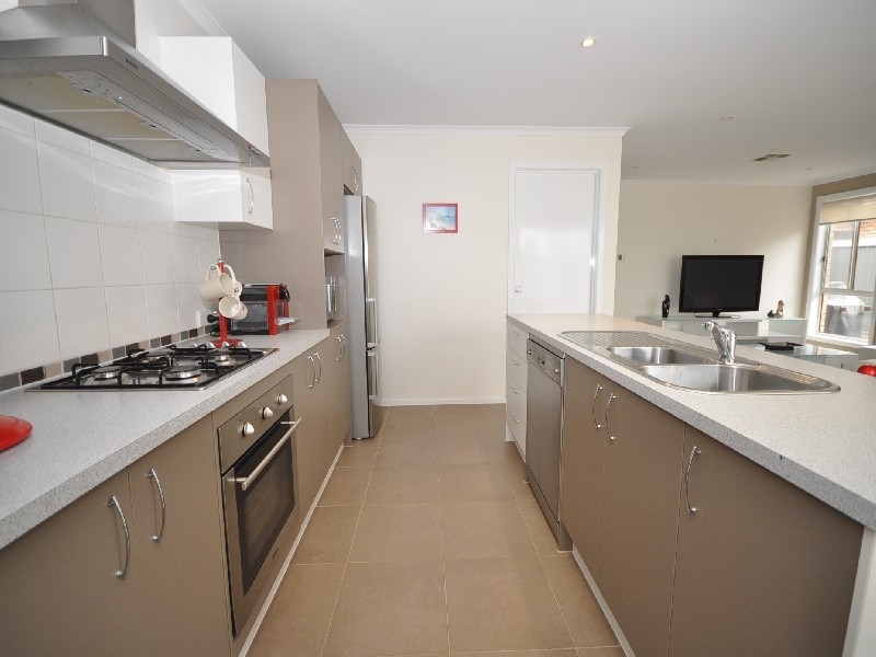 9 Lakeside Drive, Andrews Farm SA 5114