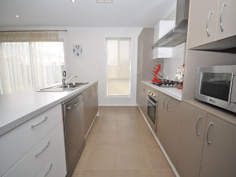 9 Lakeside Drive, Andrews Farm SA 5114