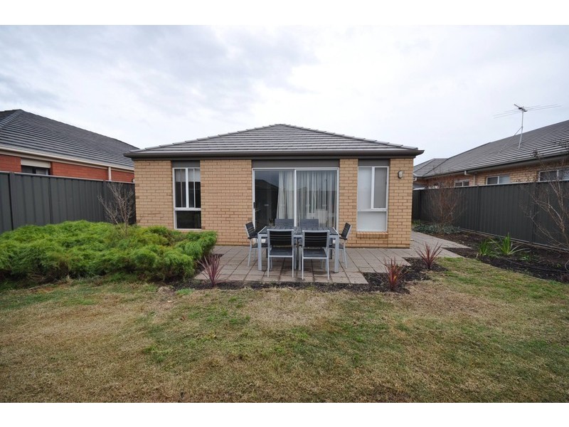 9 Lakeside Drive, Andrews Farm SA 5114