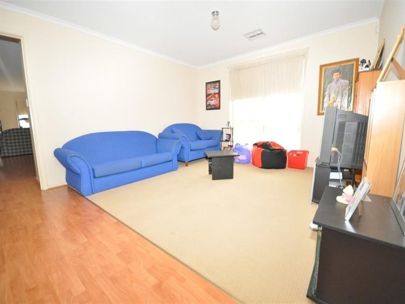 8 Orange Parade, Munno Para West SA 5115