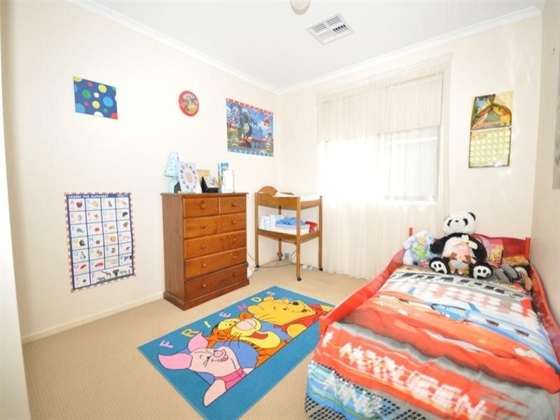 8 Orange Parade, Munno Para West SA 5115