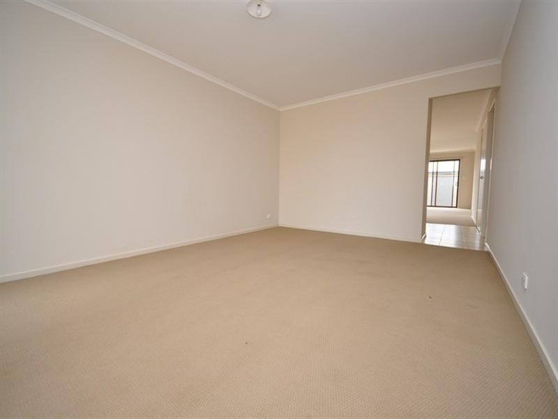 102 Lakeside Drive, Andrews Farm SA 5114