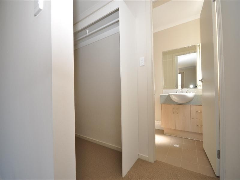 102 Lakeside Drive, Andrews Farm SA 5114