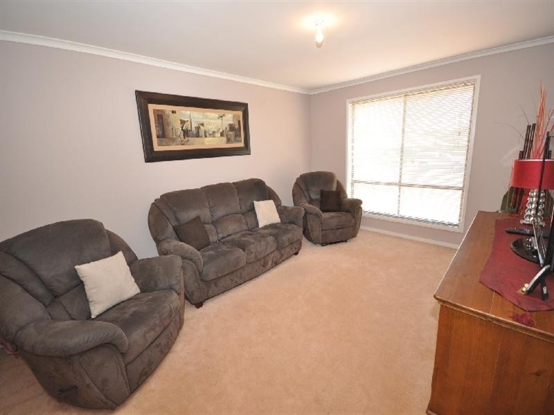 4 Henryk Drive, Hillbank SA 5112