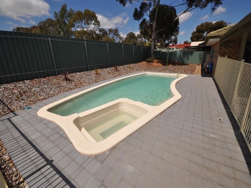 4 Henryk Drive, Hillbank SA 5112