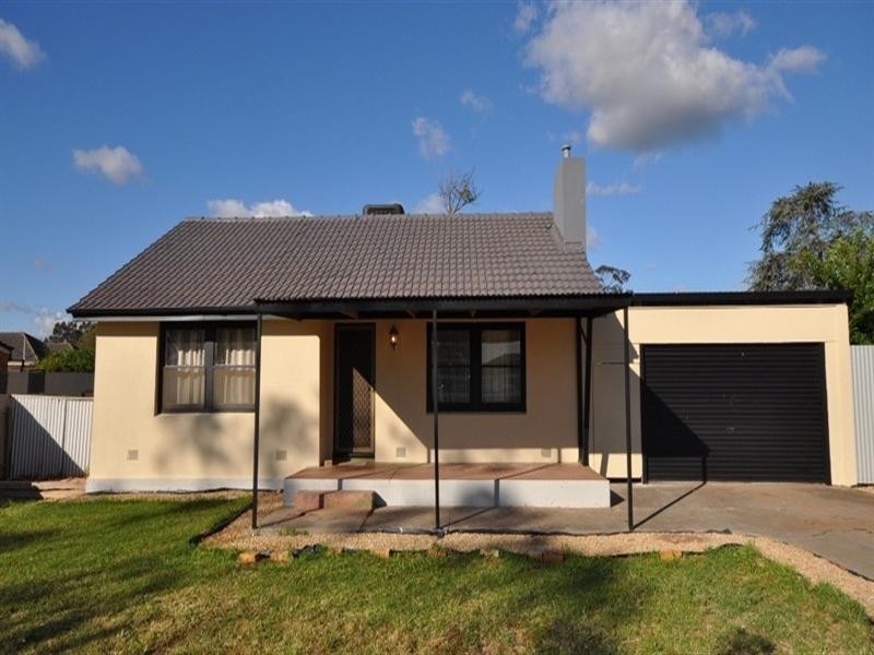 18 Peacock Road, Elizabeth Downs SA 5113