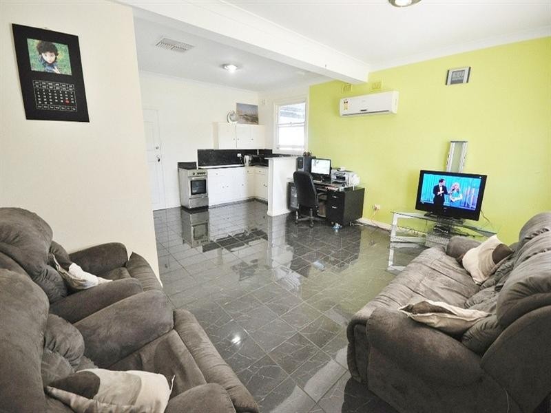 18 Peacock Road, Elizabeth Downs SA 5113