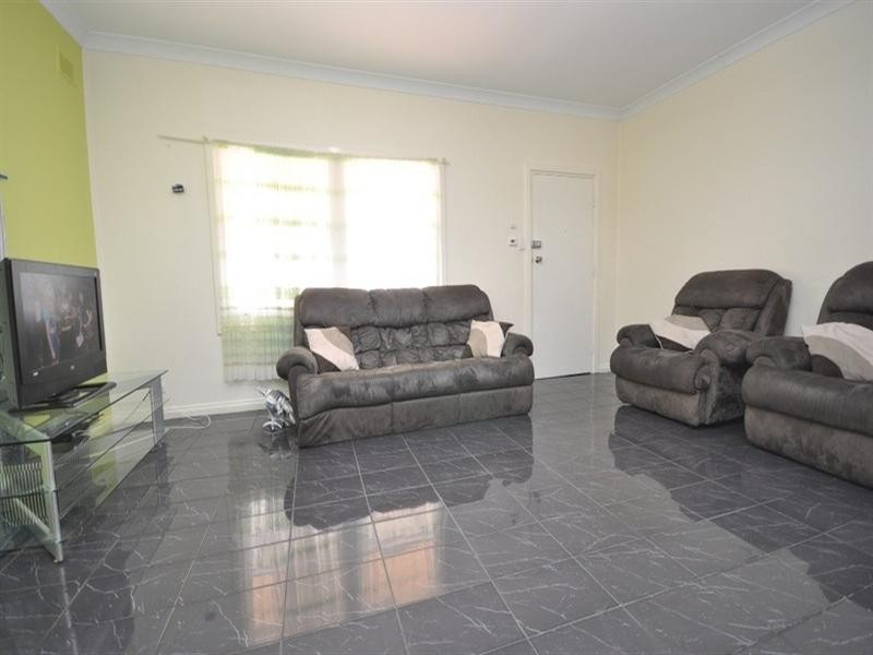 18 Peacock Road, Elizabeth Downs SA 5113