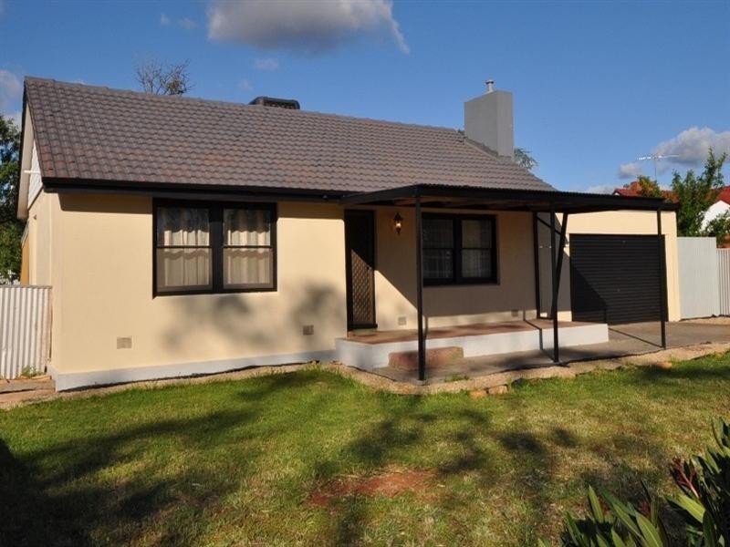 18 Peacock Road, Elizabeth Downs SA 5113