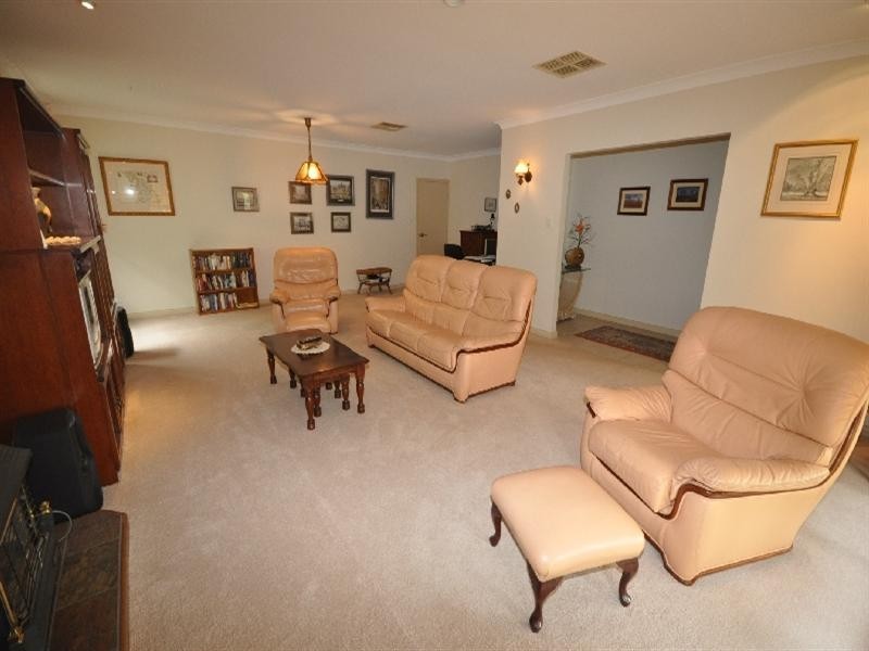 8 Honeysuckle Drive, Hillbank SA 5112