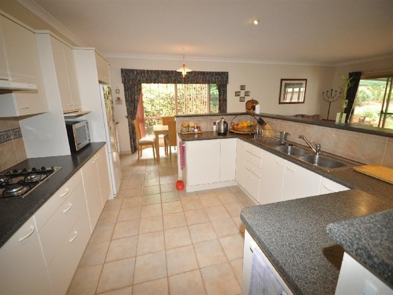 8 Honeysuckle Drive, Hillbank SA 5112