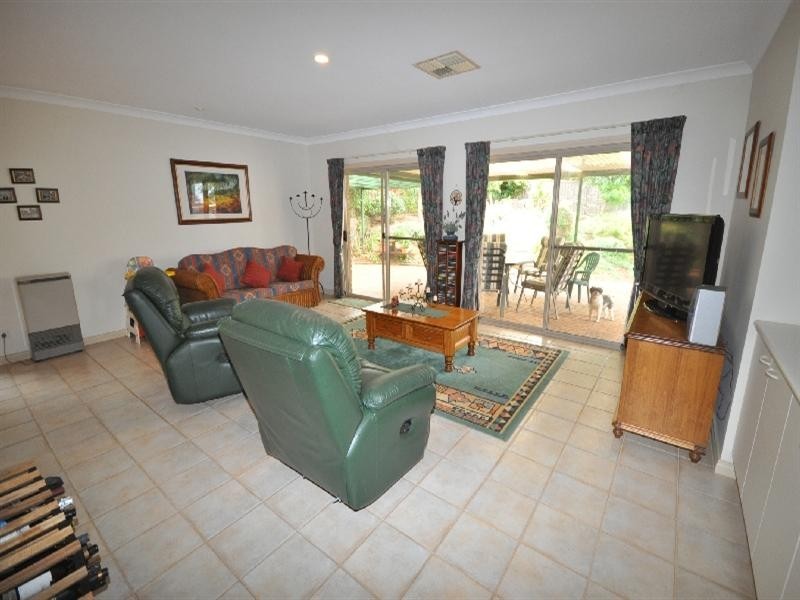 8 Honeysuckle Drive, Hillbank SA 5112