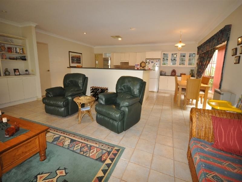 8 Honeysuckle Drive, Hillbank SA 5112