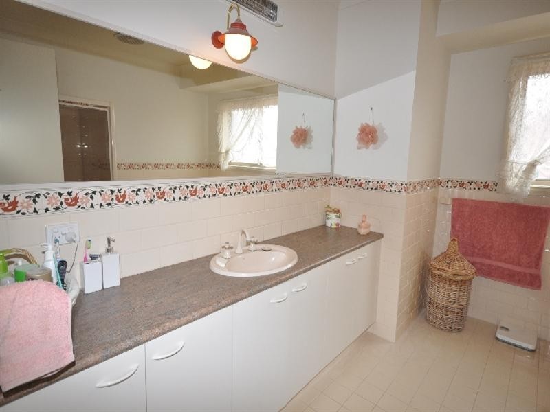 8 Honeysuckle Drive, Hillbank SA 5112