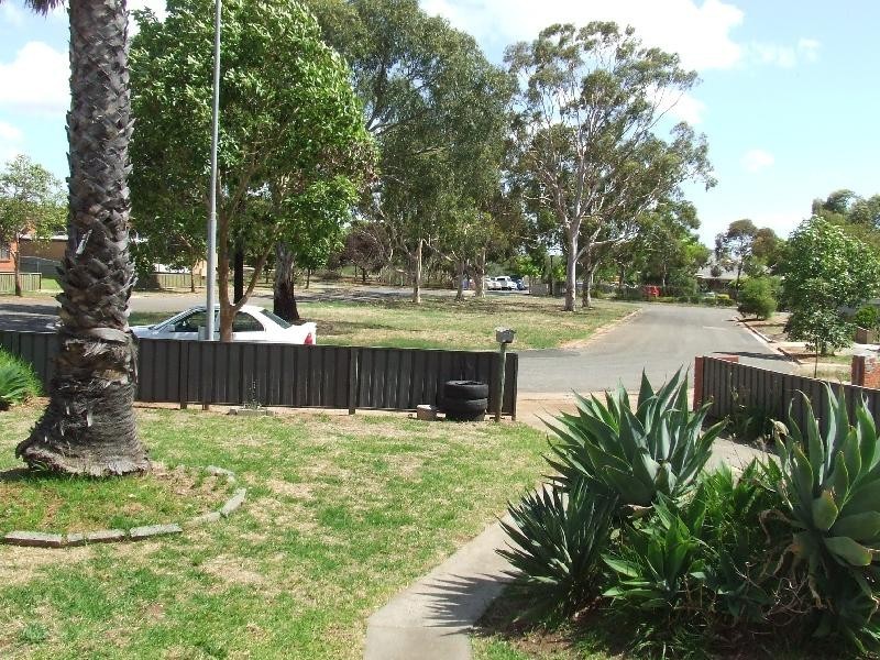 27 Shillabeer Road, Elizabeth Park SA 5113