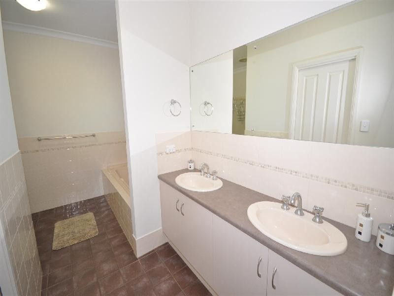 6 Maple Circuit, Mawson Lakes SA 5095