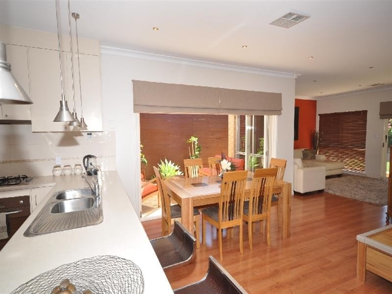6 Maple Circuit, Mawson Lakes SA 5095