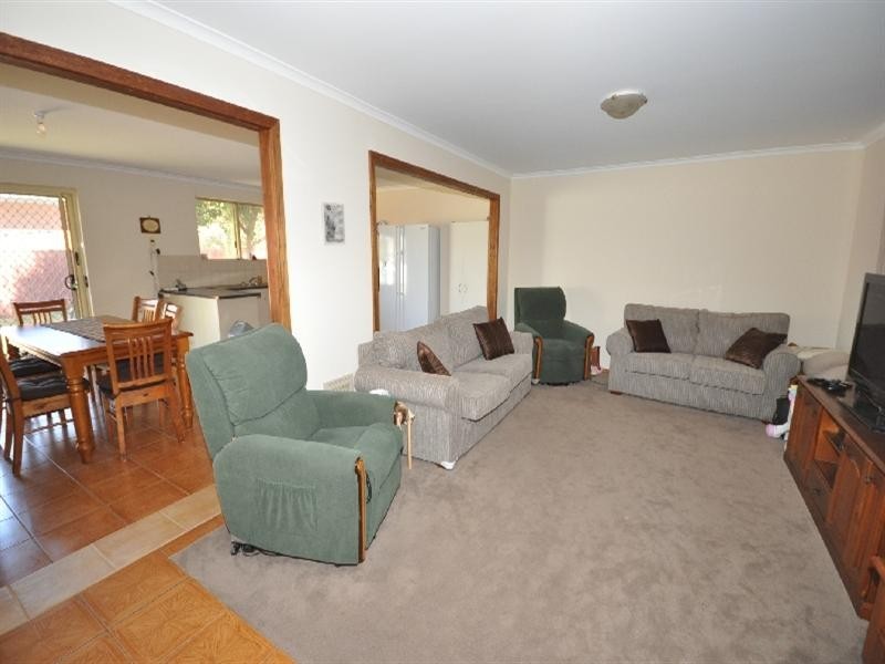 18 Douglas Street, Elizabeth Downs SA 5113