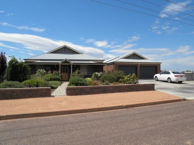 2 Duregon Street, Stirling North SA 5710