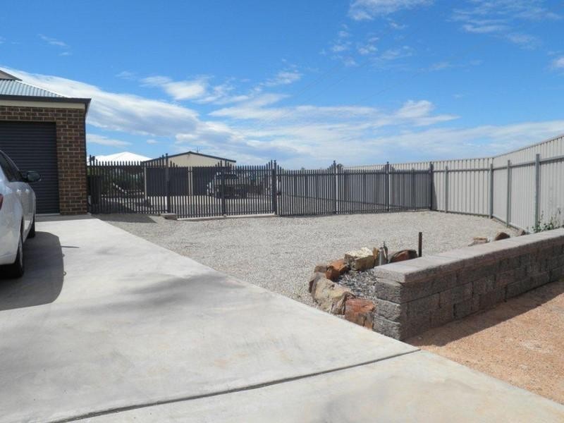 2 Duregon Street, Stirling North SA 5710