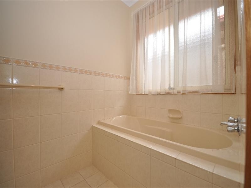 11 Madeline Court, Burton SA 5110