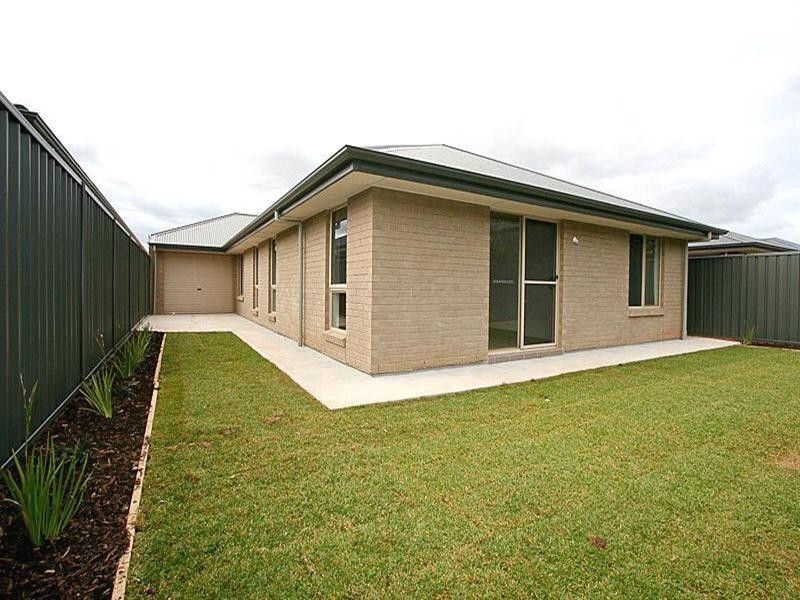 11 Rielsling Crescent, Andrews Farm SA 5114