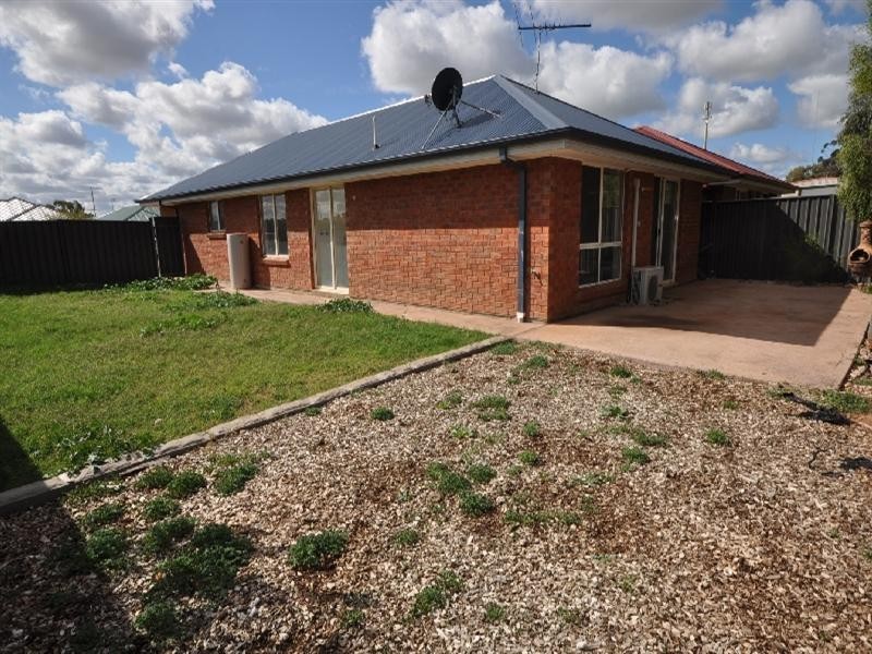19 Hamra Drive, Smithfield SA 5114
