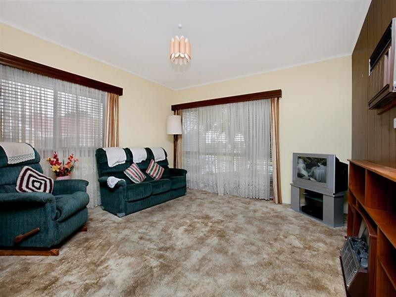 28 St Leonard Crescent, Elizabeth Downs SA 5113