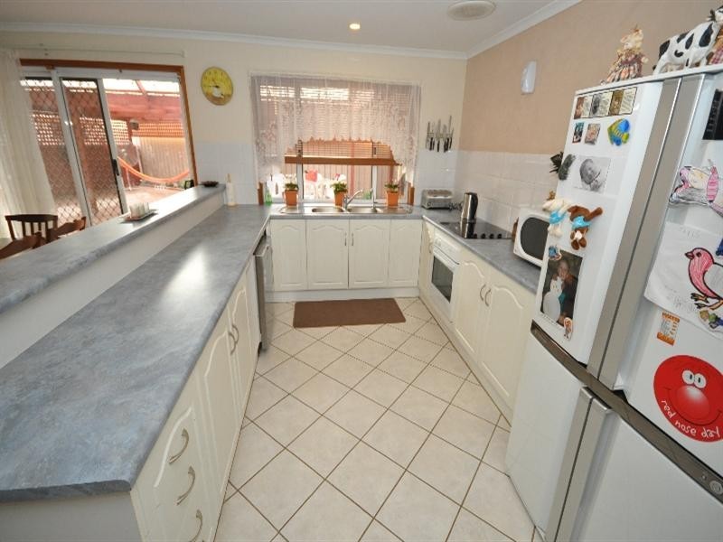 6 Andrews Court, Reid SA 5118
