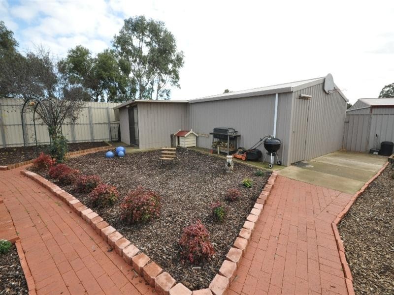 6 Andrews Court, Reid SA 5118