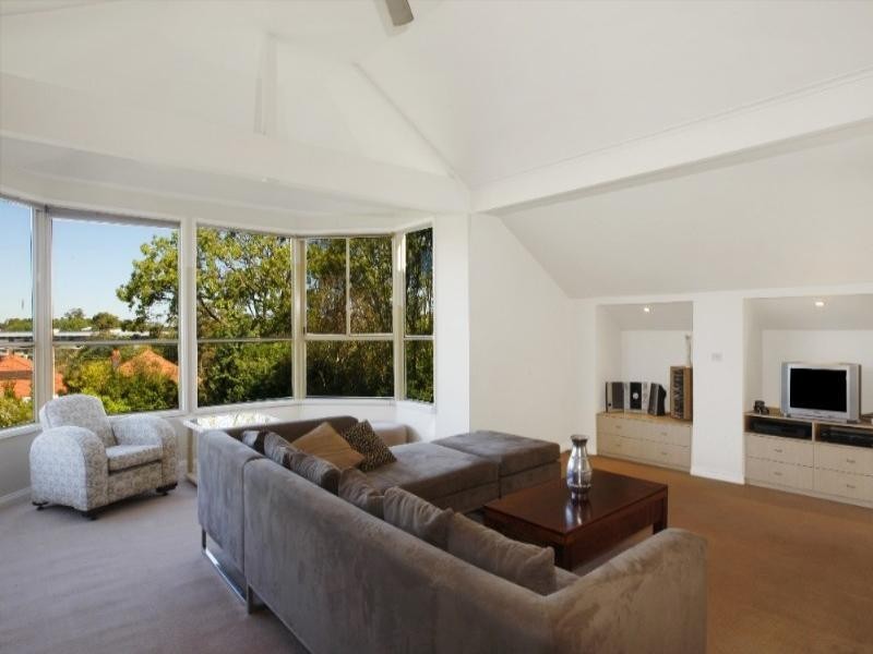 21 Hillcrest Avenue, Gladesville NSW 2111