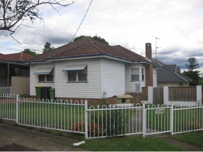 15 Binalong Road, Pendle Hill NSW 2145