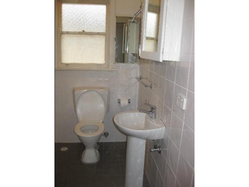 15 Binalong Road, Pendle Hill NSW 2145