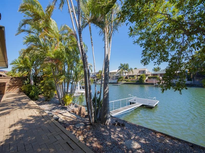 12 Pebble Beach Drive, Runaway Bay QLD 4216