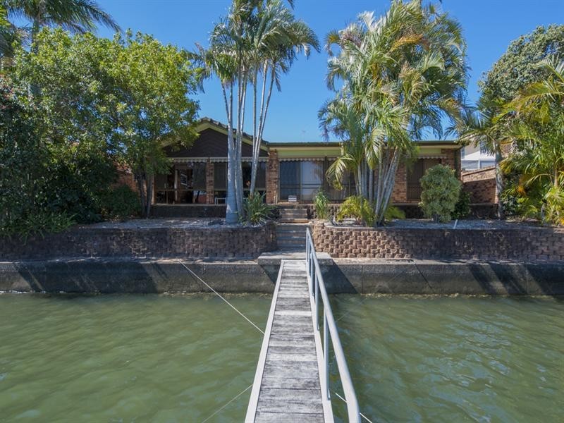 12 Pebble Beach Drive, Runaway Bay QLD 4216