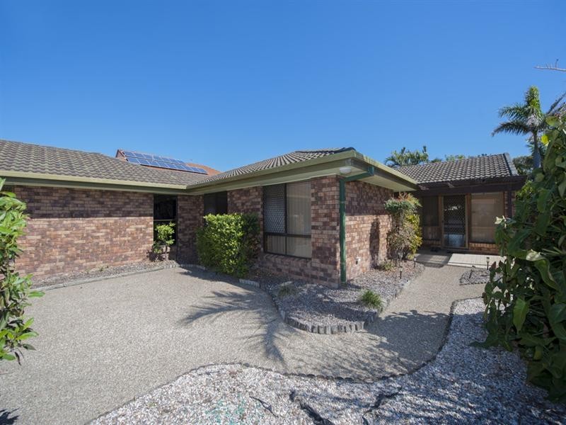 12 Pebble Beach Drive, Runaway Bay QLD 4216
