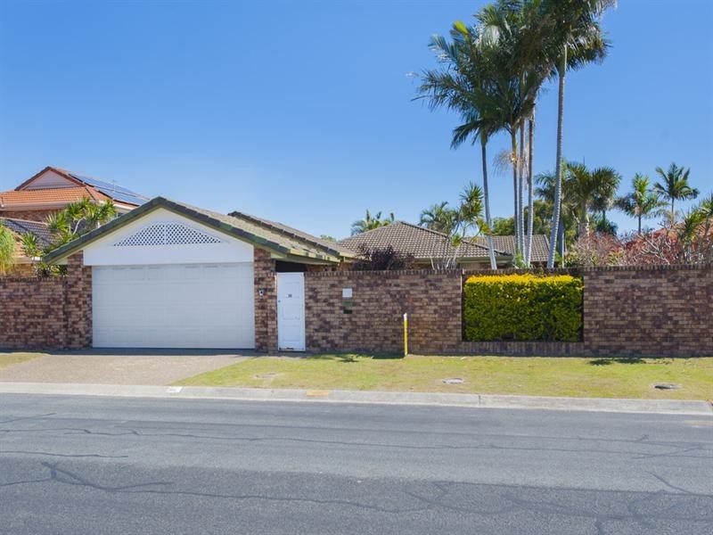 12 Pebble Beach Drive, Runaway Bay QLD 4216
