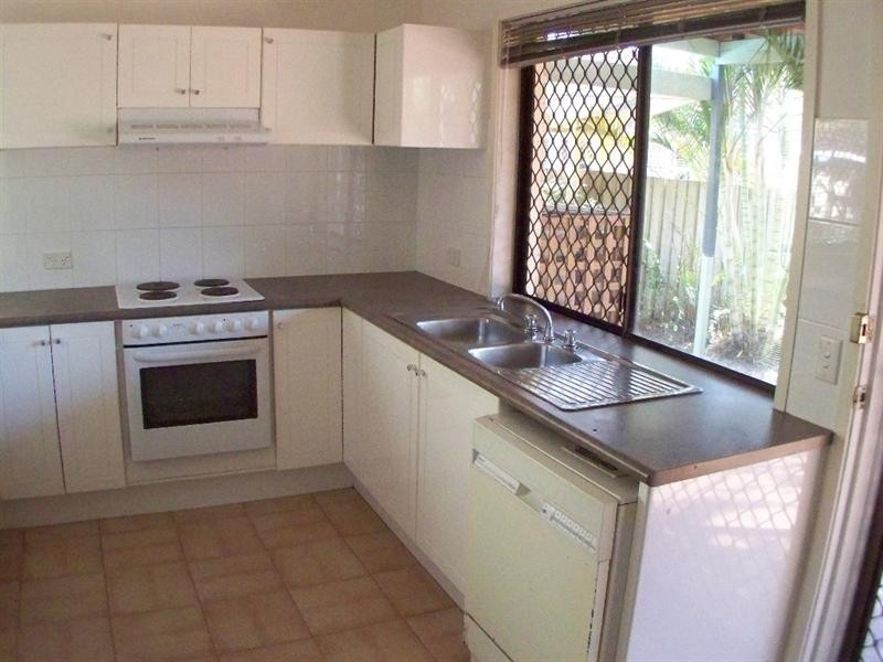 273 Bayview Street, Hollywell QLD 4216