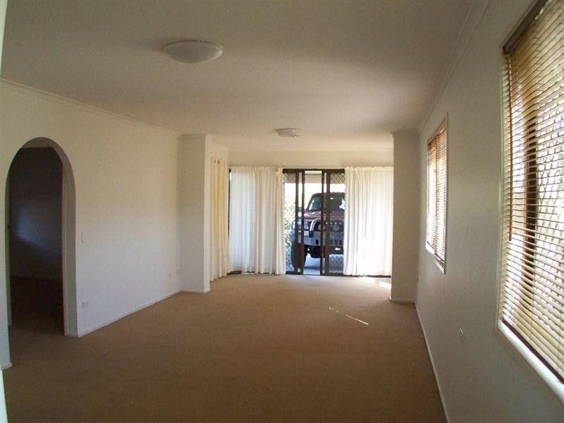 273 Bayview Street, Hollywell QLD 4216