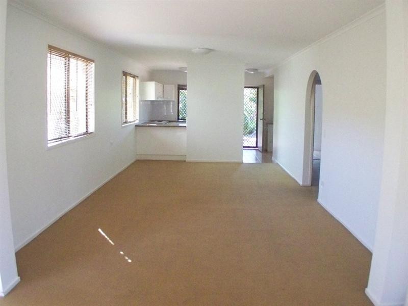 273 Bayview Street, Hollywell QLD 4216