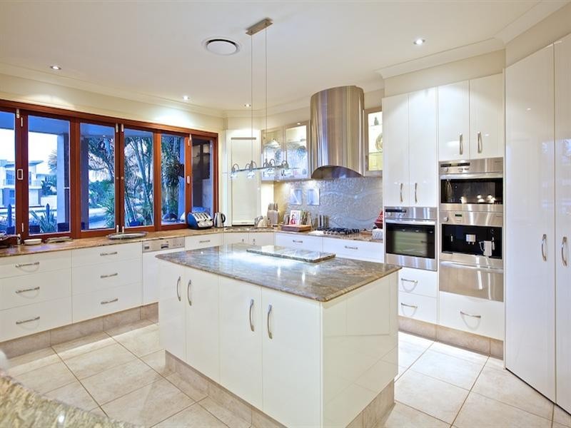 41 King Charles Drive, Sovereign Islands QLD 4216