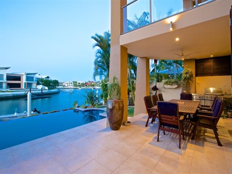 41 King Charles Drive, Sovereign Islands QLD 4216