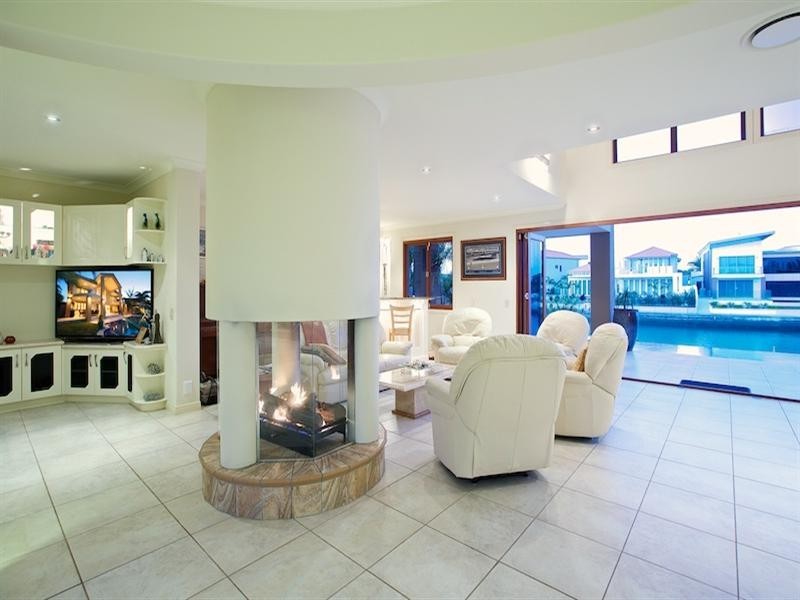 41 King Charles Drive, Sovereign Islands QLD 4216