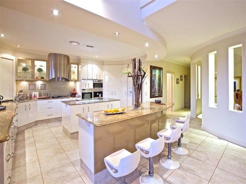 41 King Charles Drive, Sovereign Islands QLD 4216