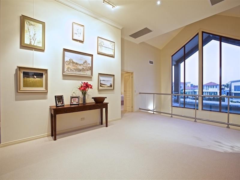 41 King Charles Drive, Sovereign Islands QLD 4216