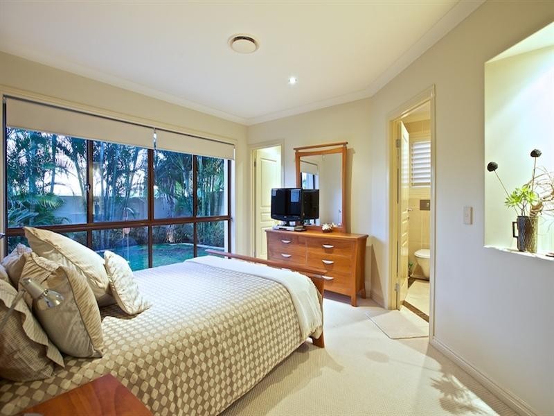 41 King Charles Drive, Sovereign Islands QLD 4216