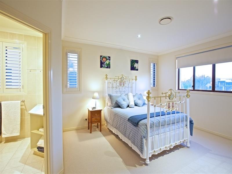 41 King Charles Drive, Sovereign Islands QLD 4216