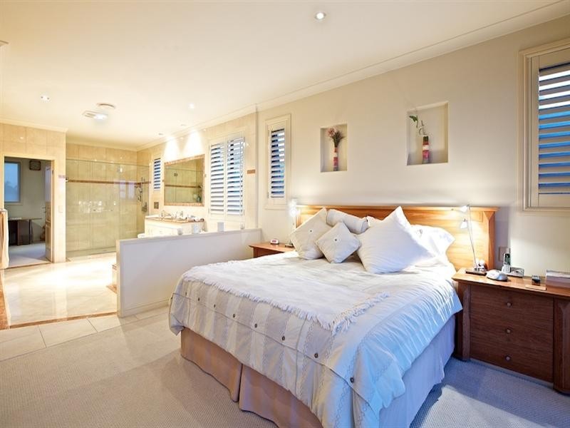41 King Charles Drive, Sovereign Islands QLD 4216